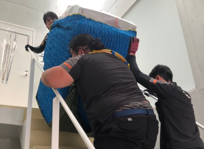 階段上げ作業をしてきました！【重量300㎏・コピー機】：お知らせ一覧